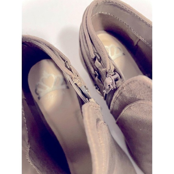 FERGILICIOUS BY FERGIE ANKLE BOOT TAUPE COLOR WOMENS SIZE 6 - Picture 9 of 9